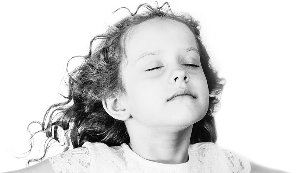 Mädchen mit geschlossenen Augen